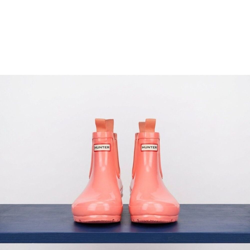 Glossy coral Hunter short boots size 5